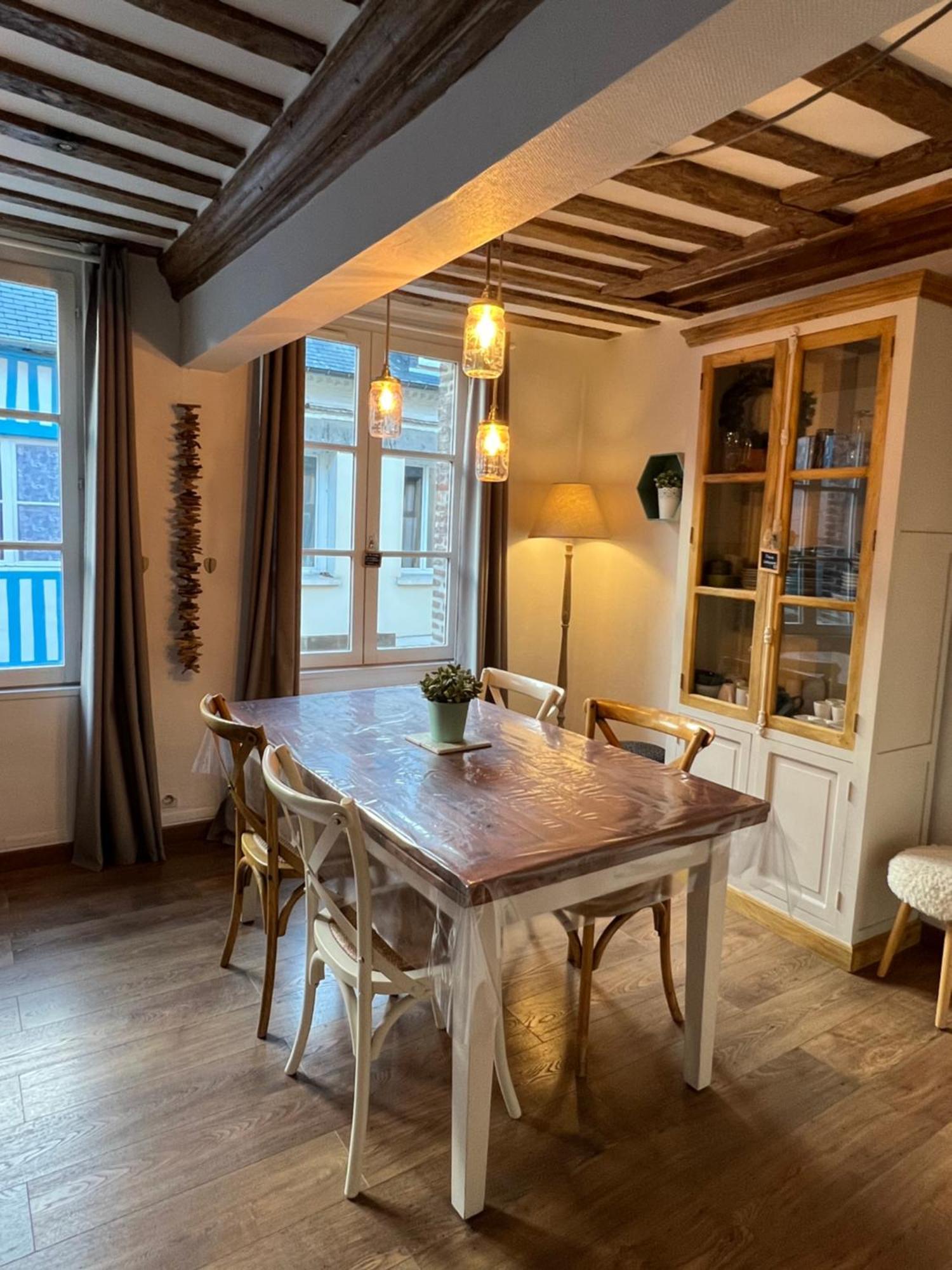 Une Pause Chez Julien, Appartement Lumineux Et Idealement Situe! Honfleur Exterior photo