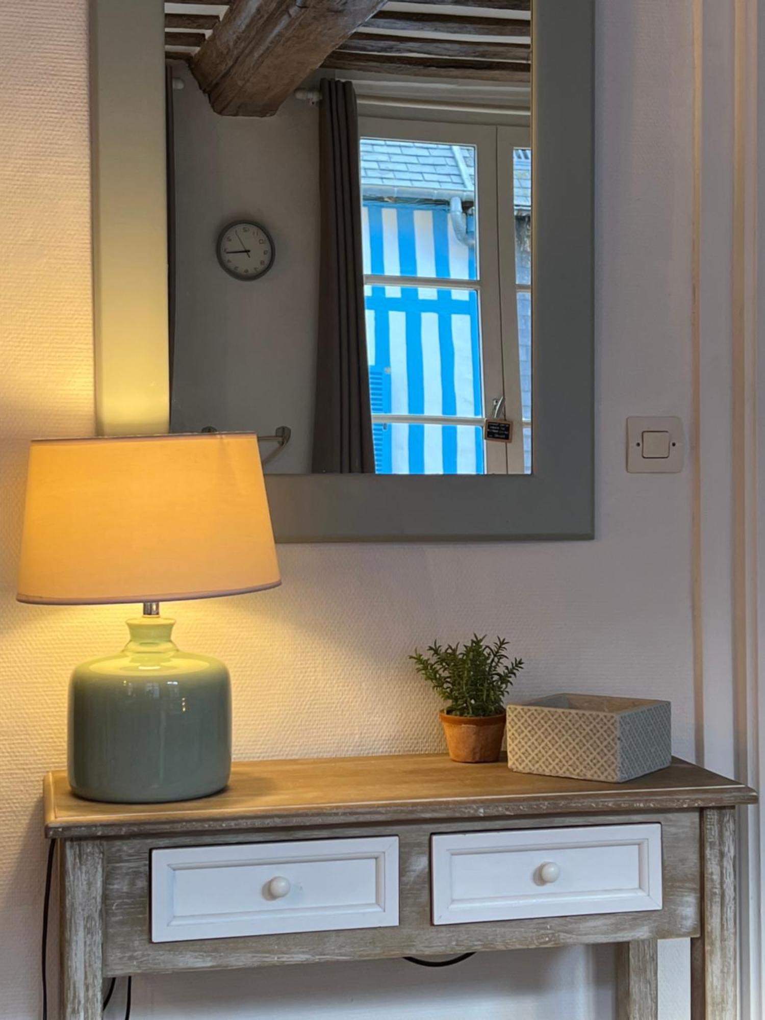 Une Pause Chez Julien, Appartement Lumineux Et Idealement Situe! Honfleur Exterior photo